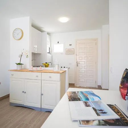 Apartamento Moderno con piscina en El Castillo Apartamento *