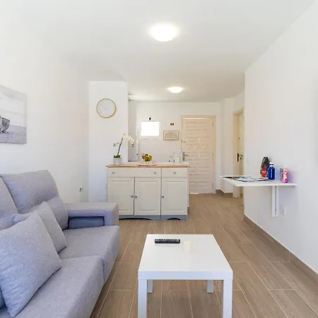 Apartamento Moderno con piscina en El Castillo Apartamento